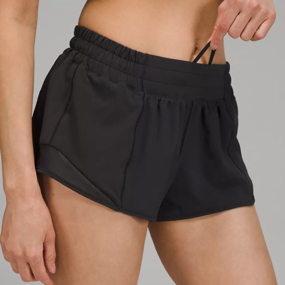 Lululemon Hotty Hot Low-Rise Lined Short 2.5 black